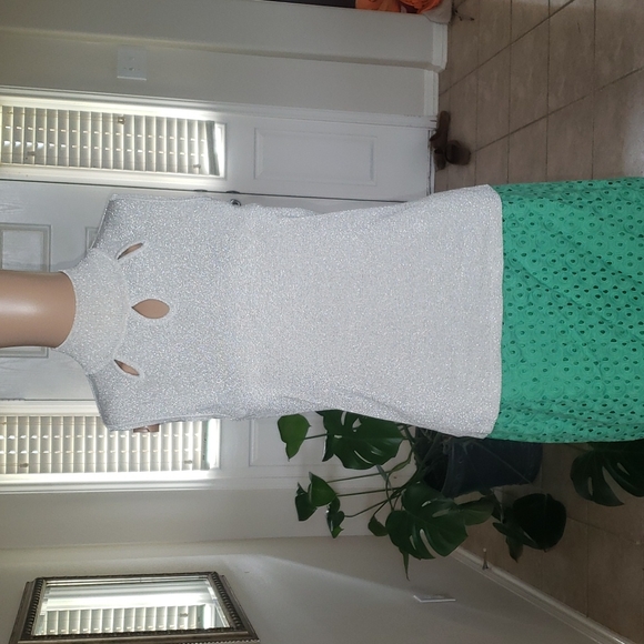 Cache M metallic silver tear drop cut outs on chest mockneck sleeveless sweater - Picture 4 of 10